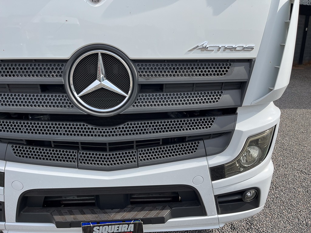 Caminhão MERCEDES BENZ MB 2653 Cavalo Mecânico ANO 2022 de Siqueira Caminhões em São Paulo