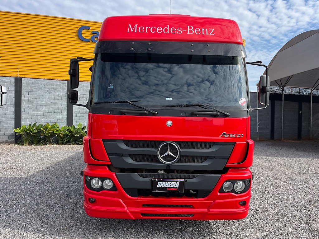 Caminhão MERCEDES BENZ MB 2426 Carroceria ANO 2020 de Siqueira Caminhões em São Paulo