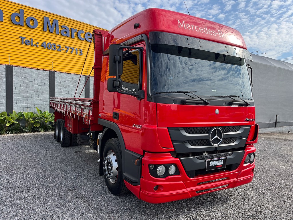 Caminhão MERCEDES BENZ MB 2426 Carroceria ANO 2020 de Siqueira Caminhões em São Paulo