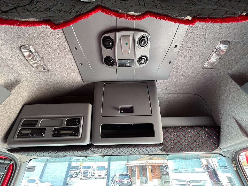 Caminhão MERCEDES BENZ MB 2426 Carroceria ANO 2020 de Siqueira Caminhões em São Paulo