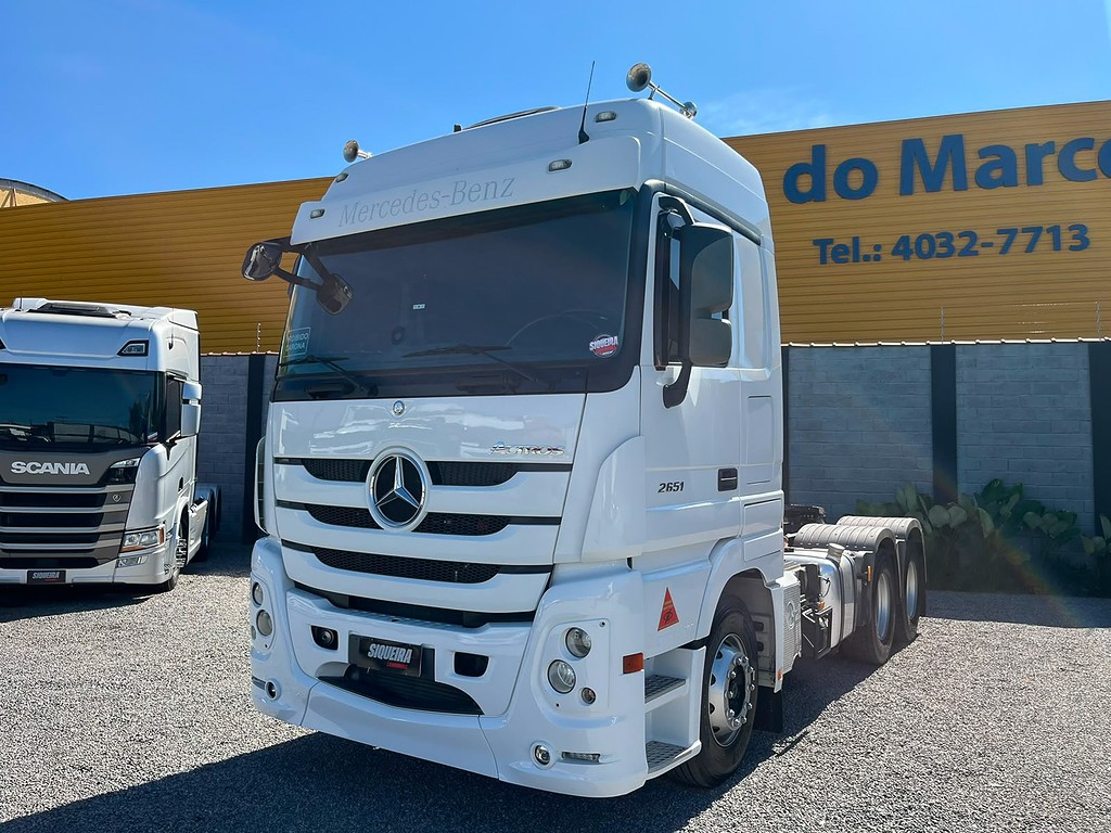 Caminhão MERCEDES BENZ MB 2651 Cavalo Mecânico ANO 2020 de Siqueira Caminhões em São Paulo
