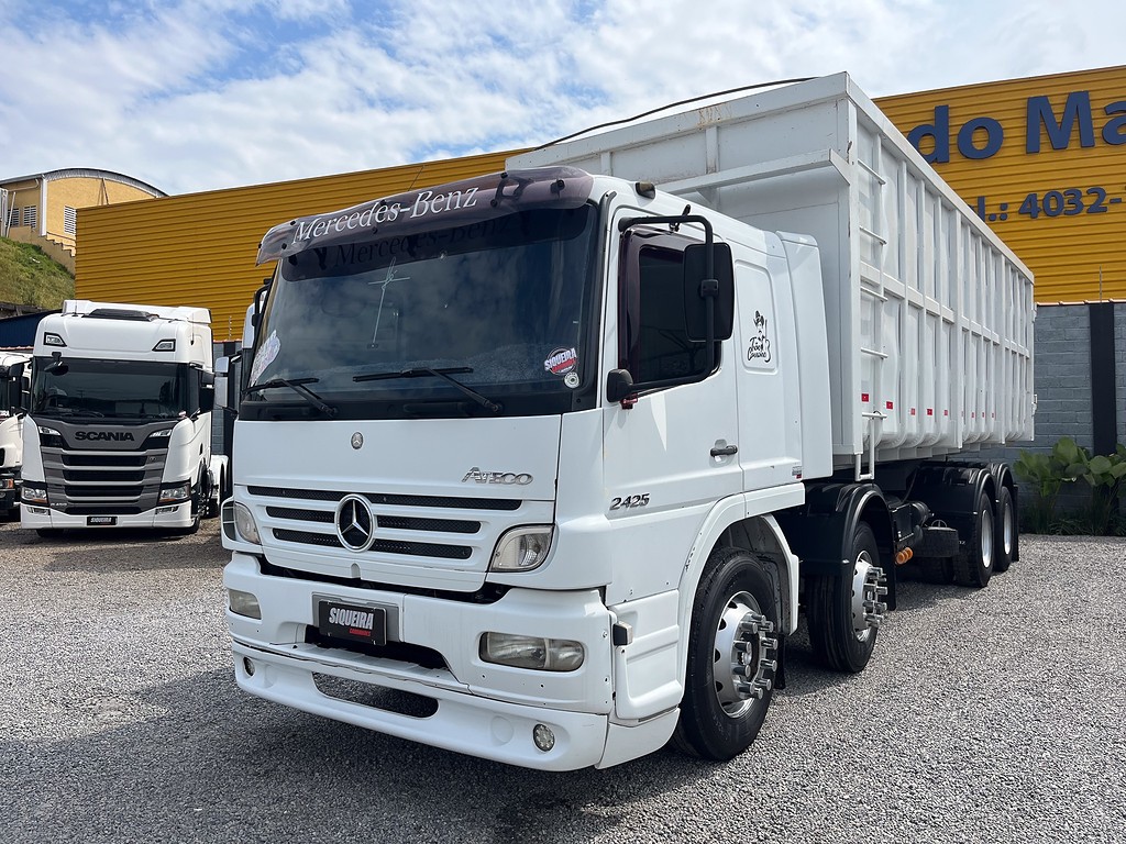 Caminhão MERCEDES BENZ MB 2425 Caçamba Basculante ANO 2009 de Siqueira Caminhões em São Paulo