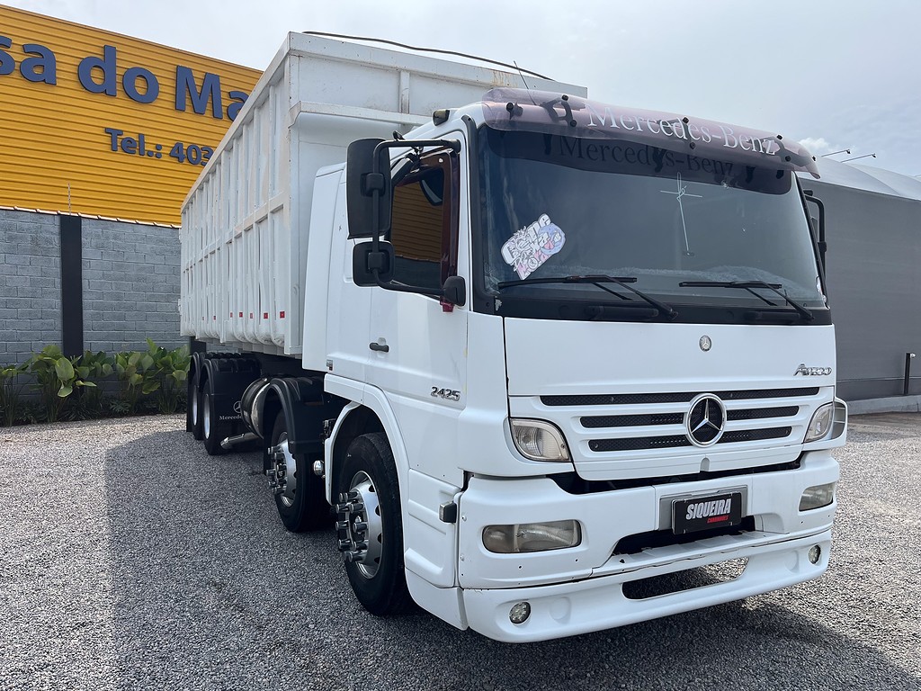 Caminhão MERCEDES BENZ MB 2425 Caçamba Basculante ANO 2009 de Siqueira Caminhões em São Paulo