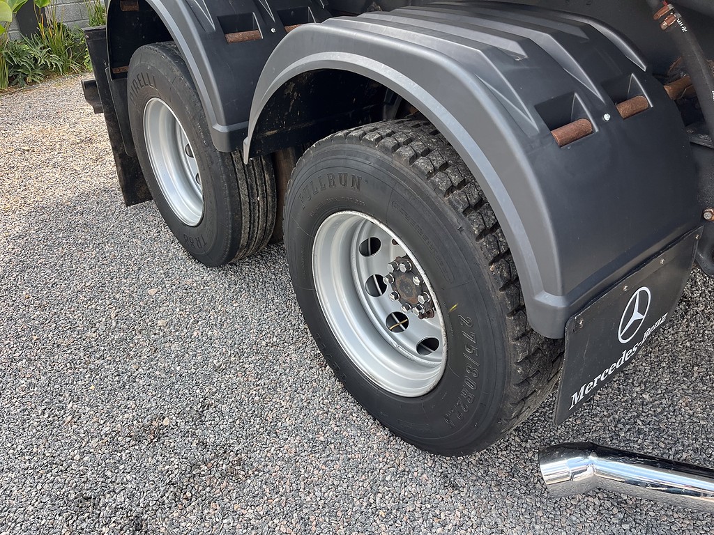 Caminhão MERCEDES BENZ MB 2425 Caçamba Basculante ANO 2009 de Siqueira Caminhões em São Paulo