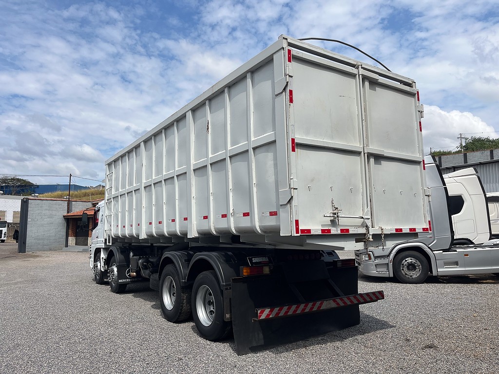 Caminhão MERCEDES BENZ MB 2425 Caçamba Basculante ANO 2009 de Siqueira Caminhões em São Paulo