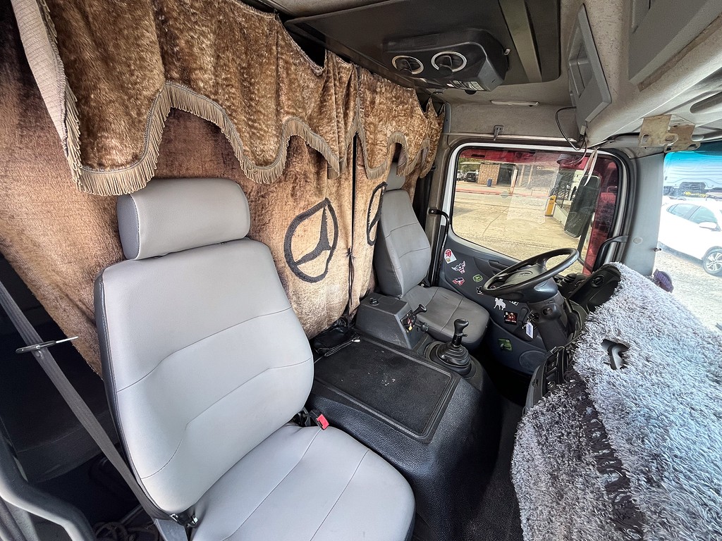 Caminhão MERCEDES BENZ MB 2425 Caçamba Basculante ANO 2009 de Siqueira Caminhões em São Paulo