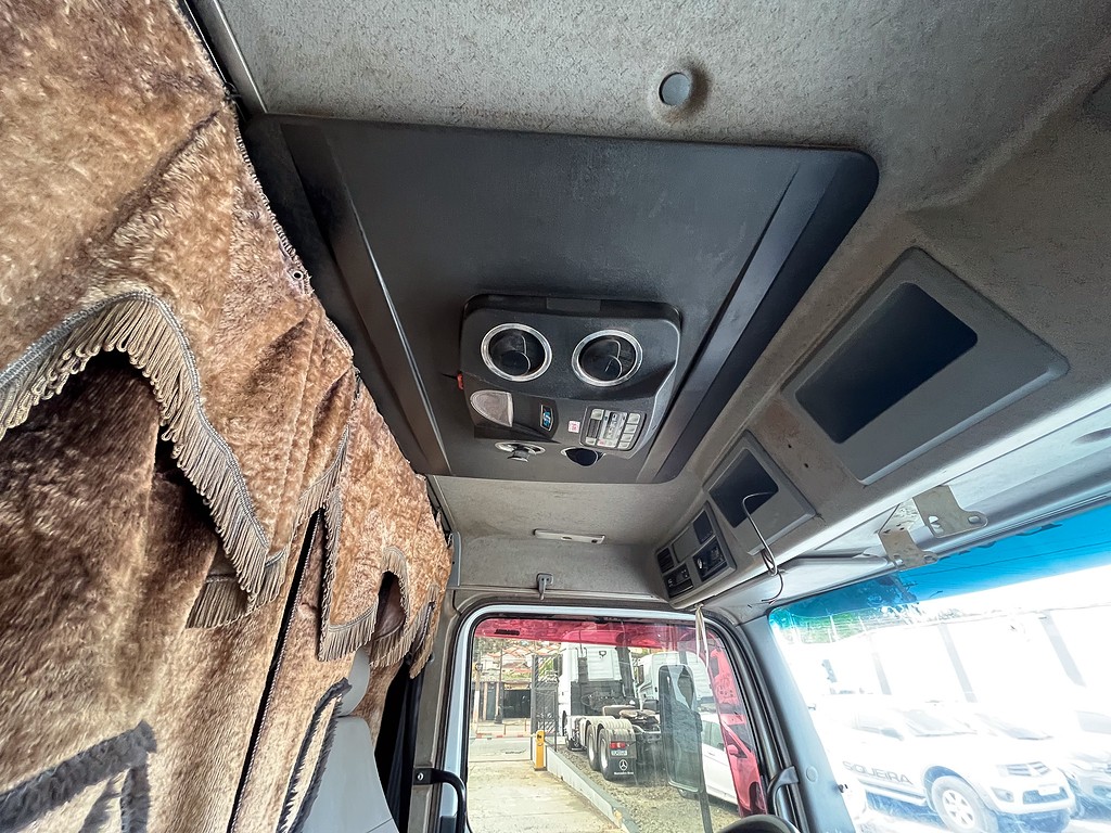 Caminhão MERCEDES BENZ MB 2425 Caçamba Basculante ANO 2009 de Siqueira Caminhões em São Paulo