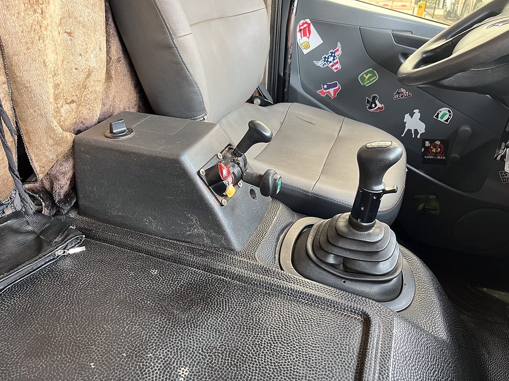 Caminhão MERCEDES BENZ MB 2425 Caçamba Basculante ANO 2009 de Siqueira Caminhões em São Paulo