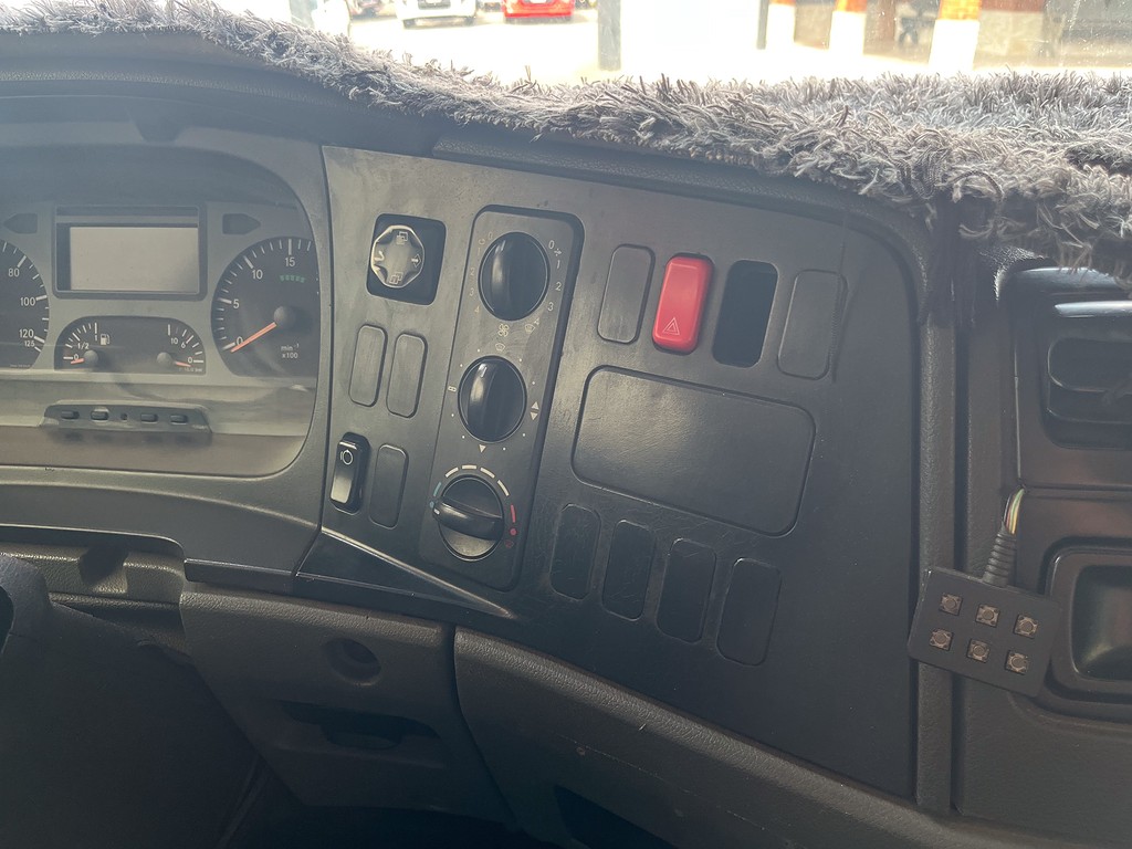 Caminhão MERCEDES BENZ MB 2425 Caçamba Basculante ANO 2009 de Siqueira Caminhões em São Paulo