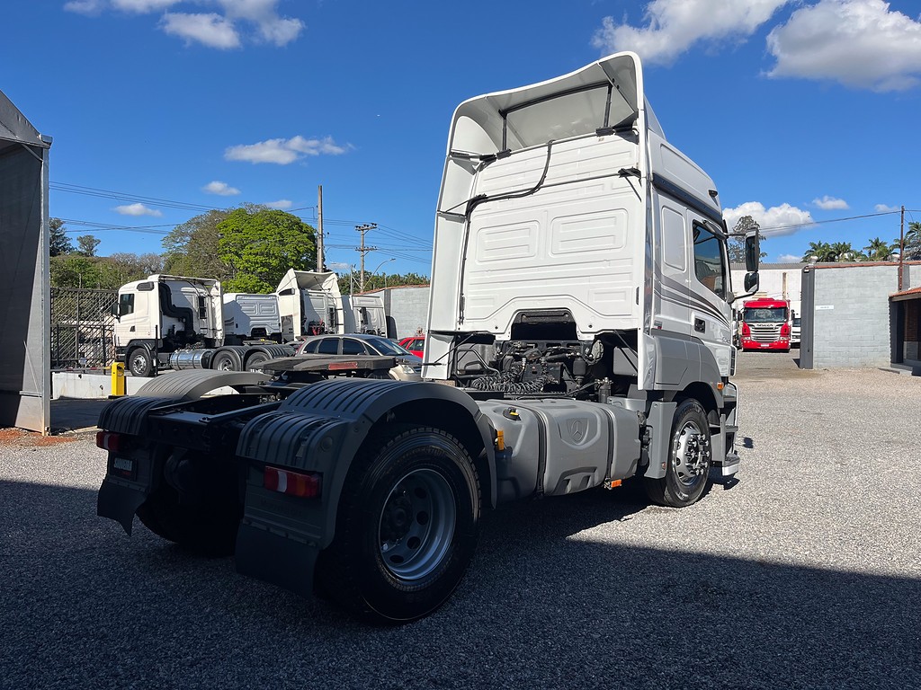 Caminhão MERCEDES BENZ MB 2041 Cavalo Mecânico ANO 2019 de Siqueira Caminhões em São Paulo