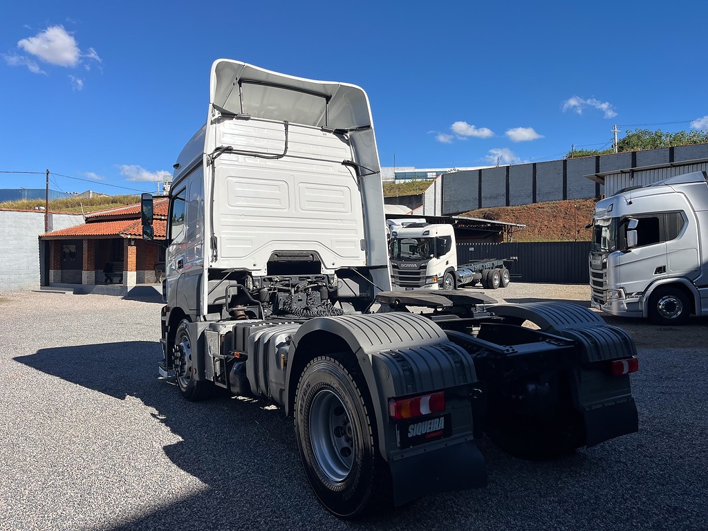 Caminhão MERCEDES BENZ MB 2041 Cavalo Mecânico ANO 2019 de Siqueira Caminhões em São Paulo