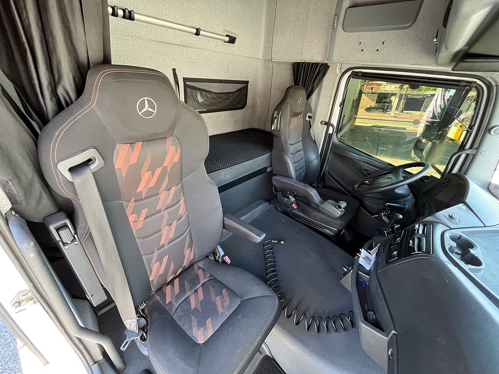 Caminhão MERCEDES BENZ MB 2041 Cavalo Mecânico ANO 2019 de Siqueira Caminhões em São Paulo