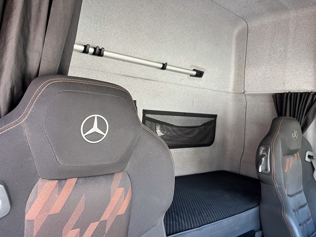 Caminhão MERCEDES BENZ MB 2041 Cavalo Mecânico ANO 2019 de Siqueira Caminhões em São Paulo