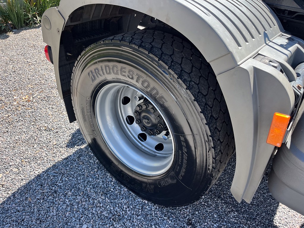 Caminhão MERCEDES BENZ MB 2041 Cavalo Mecânico ANO 2018 de Siqueira Caminhões em São Paulo