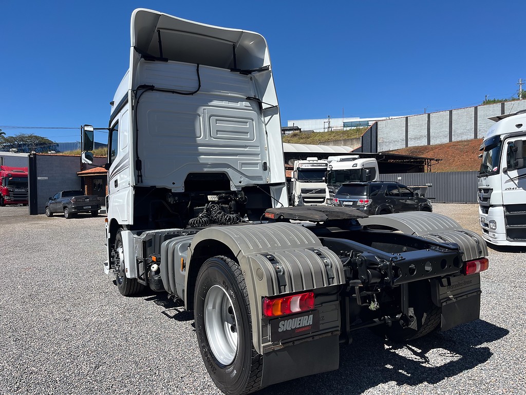 Caminhão MERCEDES BENZ MB 2041 Cavalo Mecânico ANO 2018 de Siqueira Caminhões em São Paulo
