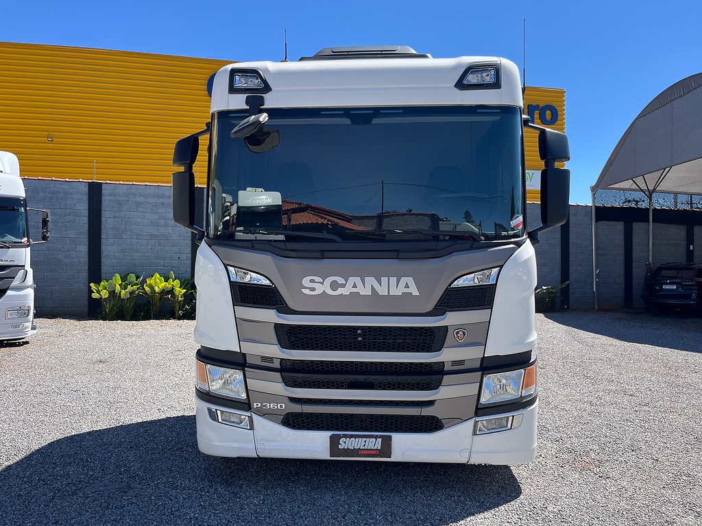 Caminhão SCANIA P360 Chassis ANO 2022 de Siqueira Caminhões em São Paulo