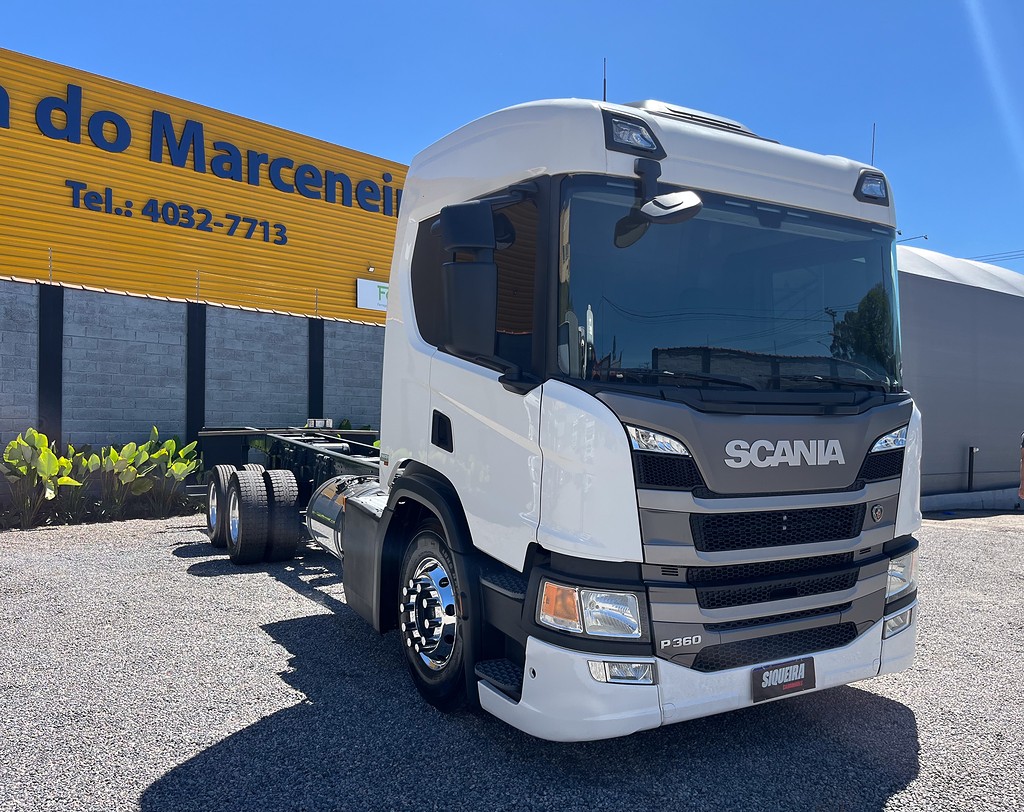 Caminhão SCANIA P360 Chassis ANO 2022 de Siqueira Caminhões em São Paulo