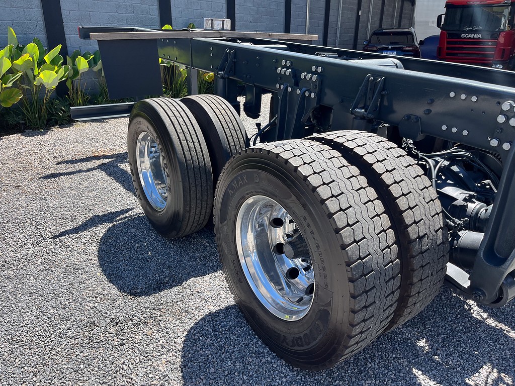 Caminhão SCANIA P360 Chassis ANO 2022 de Siqueira Caminhões em São Paulo