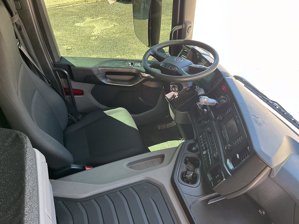 Caminhão SCANIA P360 Chassis ANO 2022 de Siqueira Caminhões em São Paulo