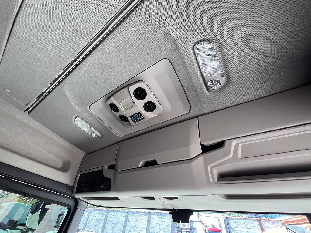 Caminhão SCANIA P360 Chassis ANO 2022 de Siqueira Caminhões em São Paulo