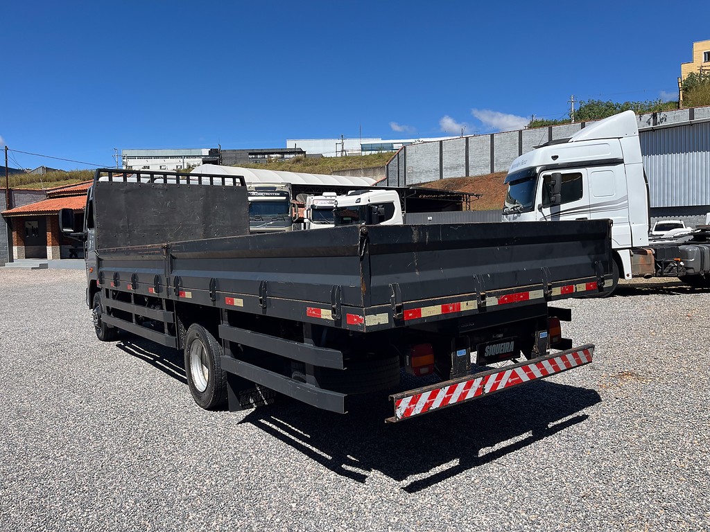 Caminhão FORD CARGO 816 Carga Seca ANO 2016 de Siqueira Caminhões em São Paulo