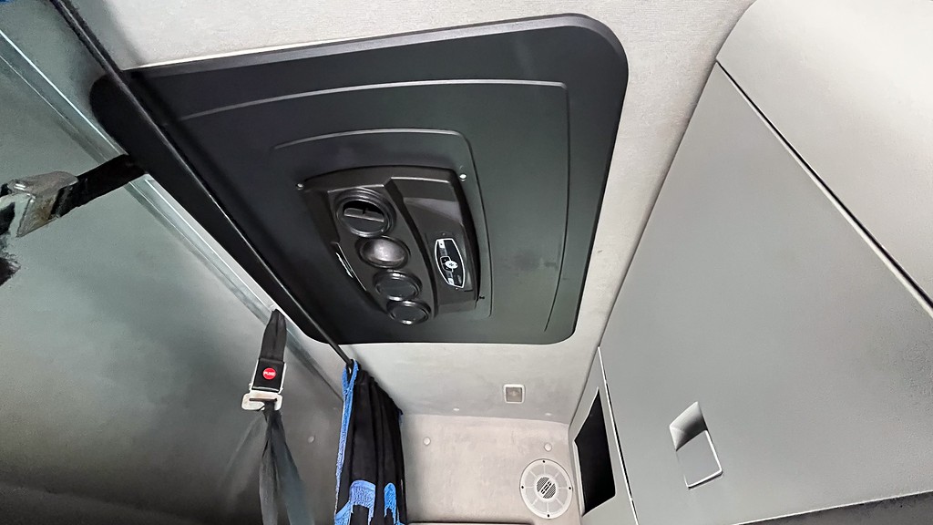Caminhão VOLKSWAGEN VW 30330 Chassis ANO 2020 de Siqueira Caminhões em São Paulo