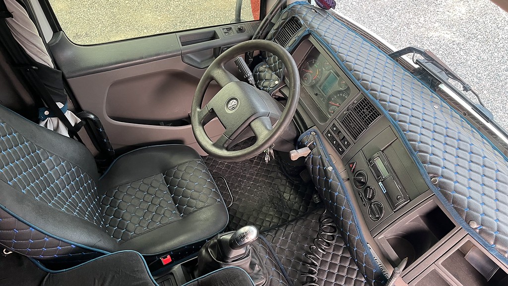Caminhão VOLKSWAGEN VW 30330 Chassis ANO 2020 de Siqueira Caminhões em São Paulo