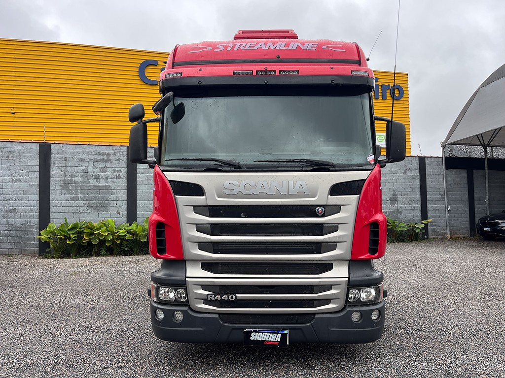 Caminhão SCANIA 440 Cavalo Mecânico ANO 2013 de Siqueira Caminhões em São Paulo