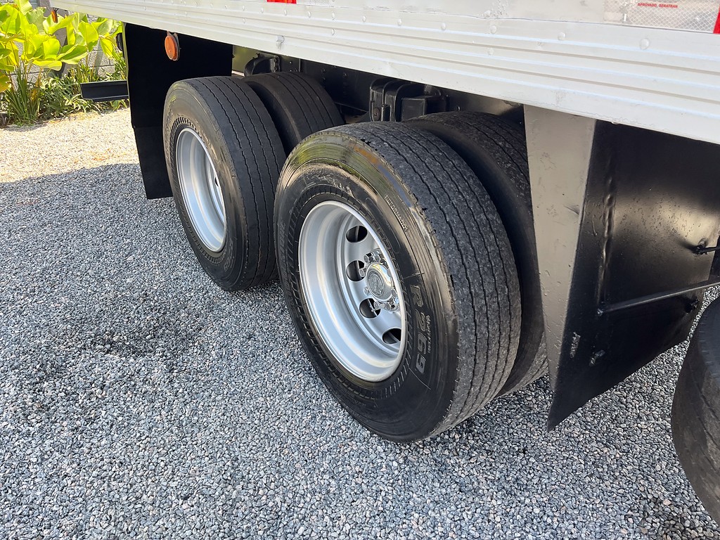 Caminhão VOLVO VM 260 Baú Furgão ANO 2010 de Siqueira Caminhões em São Paulo