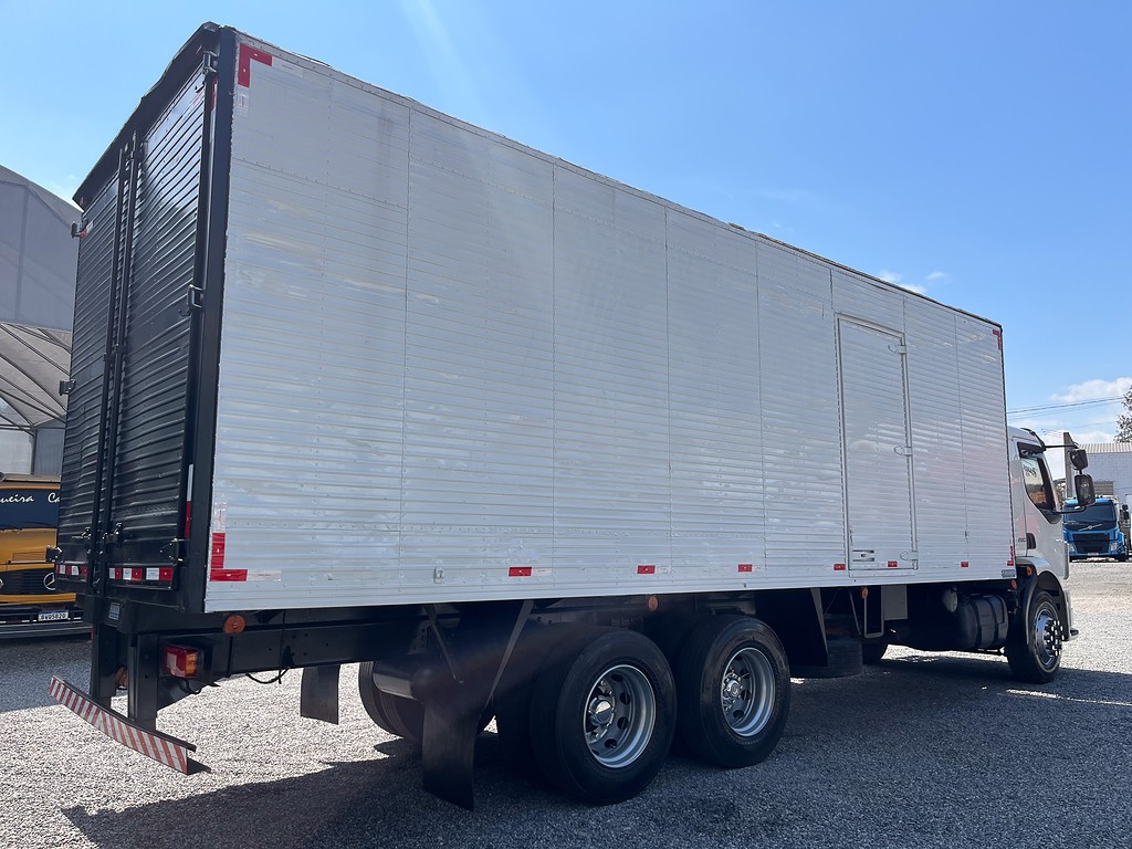 Caminhão VOLVO VM 260 Baú Furgão ANO 2010 de Siqueira Caminhões em São Paulo