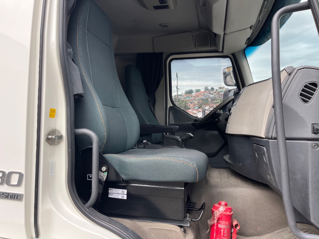 Caminhão VOLVO VM 330 Chassis ANO 2020 de Siqueira Caminhões em São Paulo