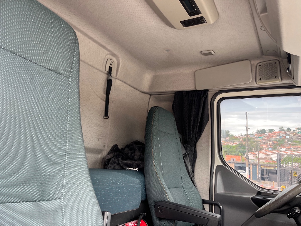 Caminhão VOLVO VM 330 Chassis ANO 2020 de Siqueira Caminhões em São Paulo