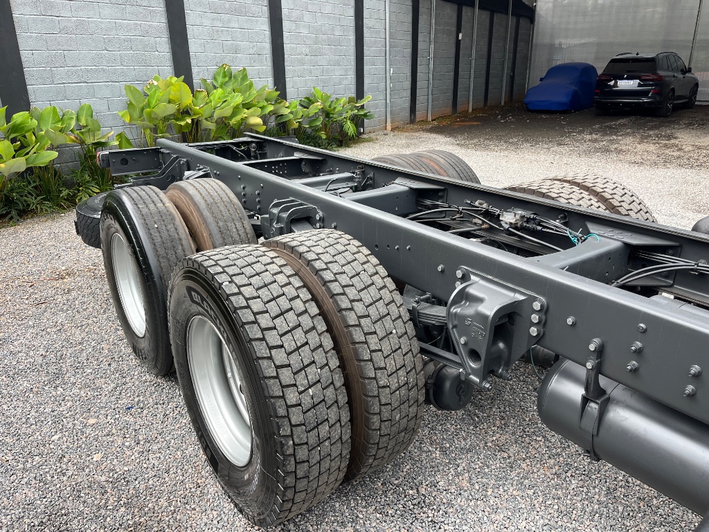 Caminhão VOLVO VM 330 Chassis ANO 2020 de Siqueira Caminhões em São Paulo