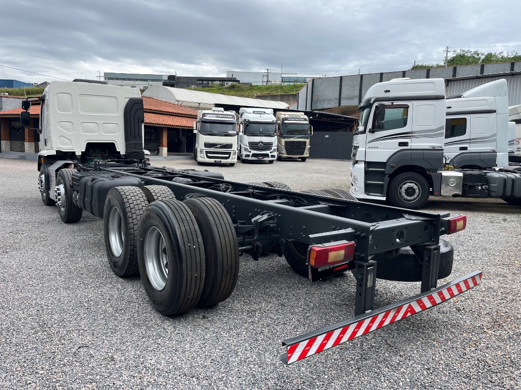 Caminhão VOLVO VM 330 Chassis ANO 2020 de Siqueira Caminhões em São Paulo