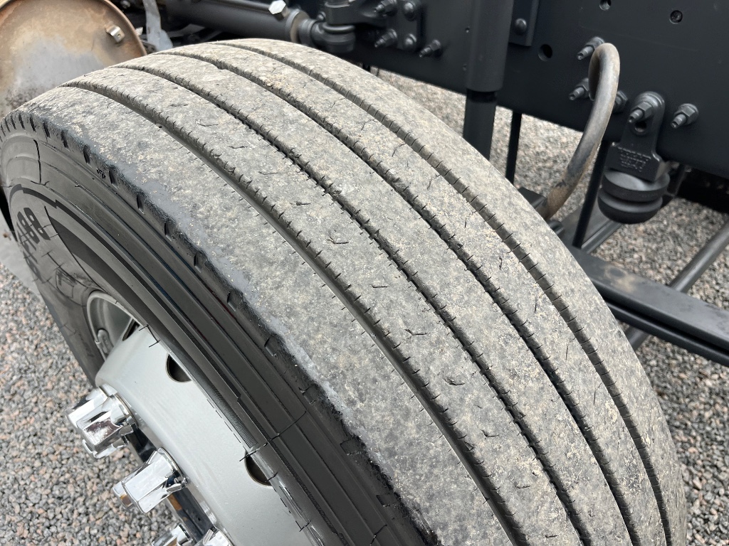 Caminhão VOLVO VM 330 Chassis ANO 2020 de Siqueira Caminhões em São Paulo