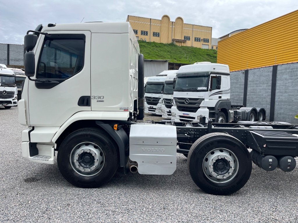 Caminhão VOLVO VM 330 Chassis ANO 2020 de Siqueira Caminhões em São Paulo
