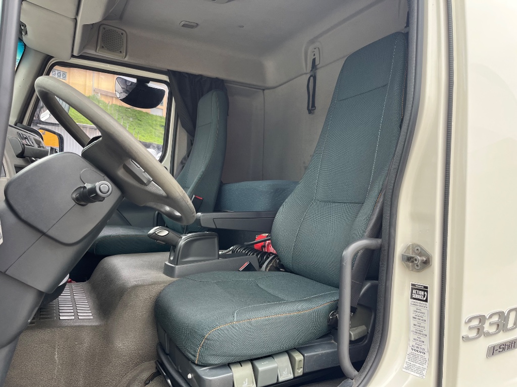 Caminhão VOLVO VM 330 Chassis ANO 2020 de Siqueira Caminhões em São Paulo