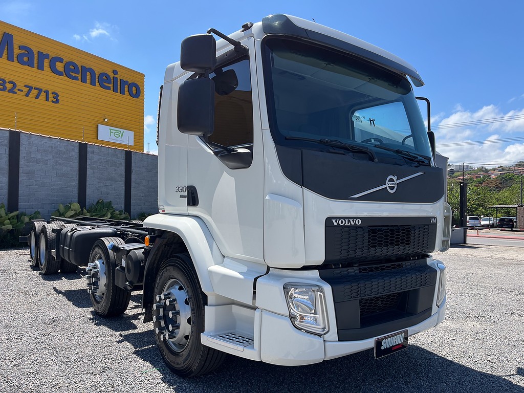Caminhão VOLVO VM 330 Chassis ANO 2022 de Siqueira Caminhões em São Paulo