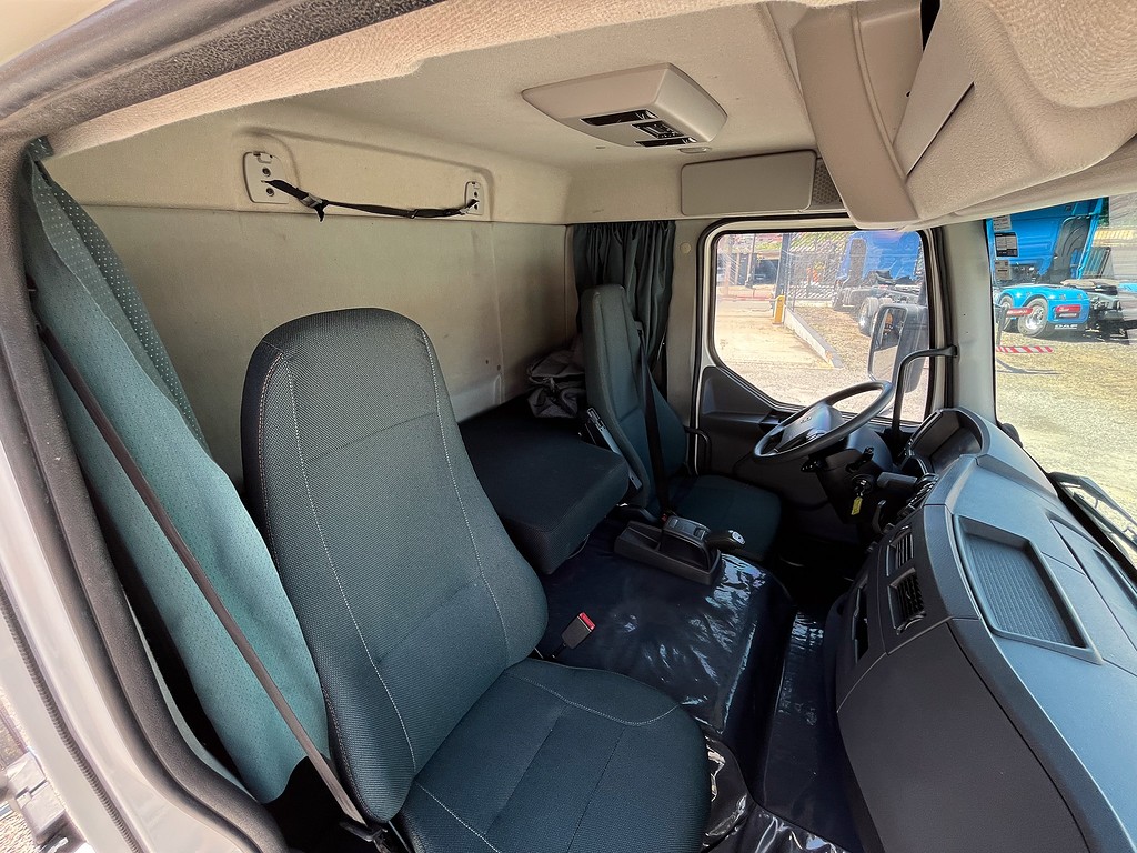 Caminhão VOLVO VM 330 Chassis ANO 2022 de Siqueira Caminhões em São Paulo