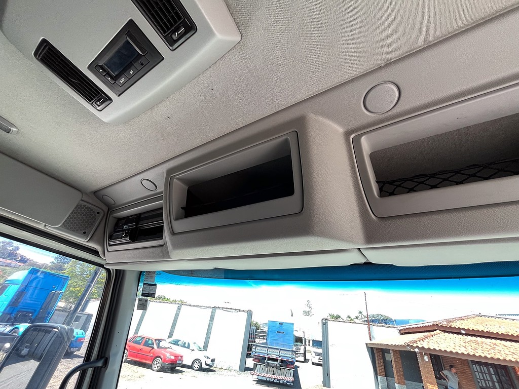 Caminhão VOLVO VM 330 Chassis ANO 2022 de Siqueira Caminhões em São Paulo