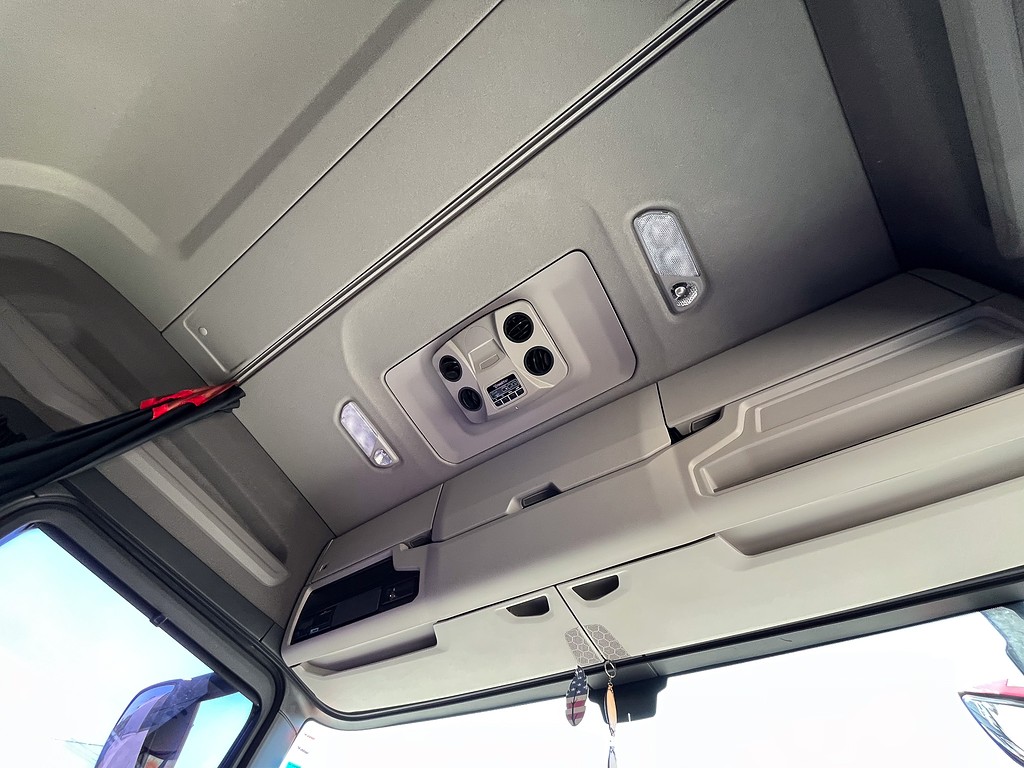 Caminhão SCANIA P360 Carroceria ANO 2024 de Siqueira Caminhões em São Paulo