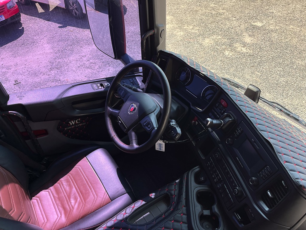 Caminhão SCANIA P360 Carroceria ANO 2024 de Siqueira Caminhões em São Paulo