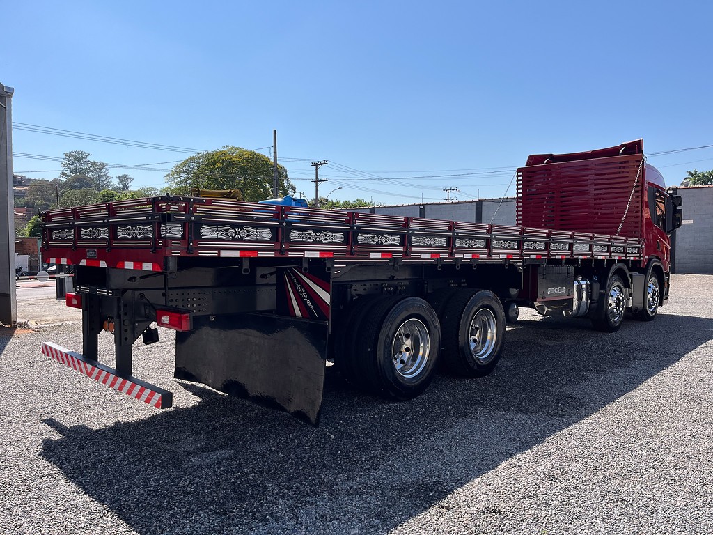 Caminhão SCANIA P360 Carroceria ANO 2024 de Siqueira Caminhões em São Paulo