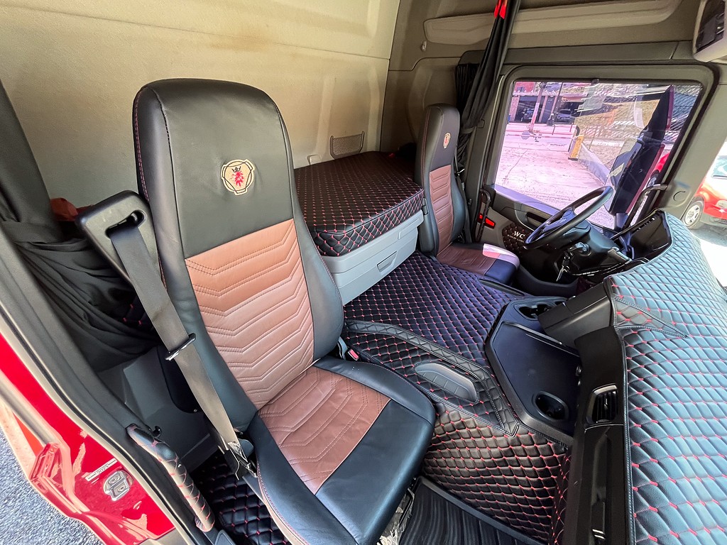 Caminhão SCANIA P360 Carroceria ANO 2024 de Siqueira Caminhões em São Paulo