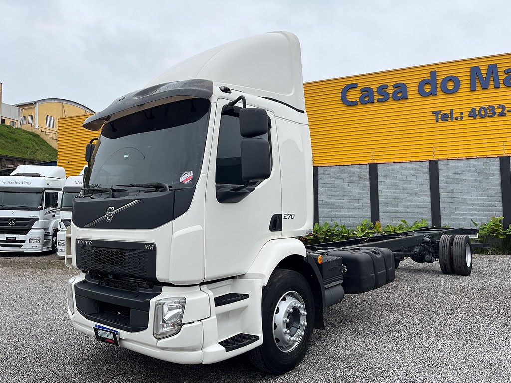 Caminhão VOLVO VM 270 Chassis ANO 2016 de Siqueira Caminhões em São Paulo