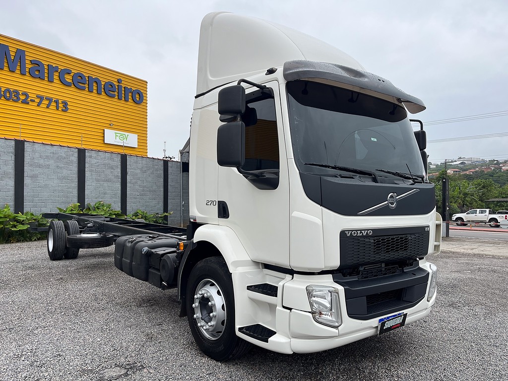 Caminhão VOLVO VM 270 Chassis ANO 2016 de Siqueira Caminhões em São Paulo