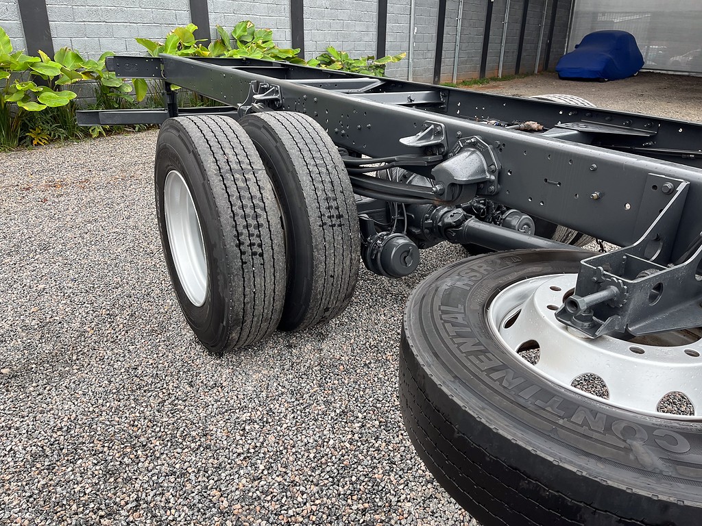Caminhão VOLVO VM 270 Chassis ANO 2016 de Siqueira Caminhões em São Paulo