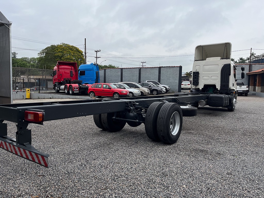 Caminhão VOLVO VM 270 Chassis ANO 2016 de Siqueira Caminhões em São Paulo