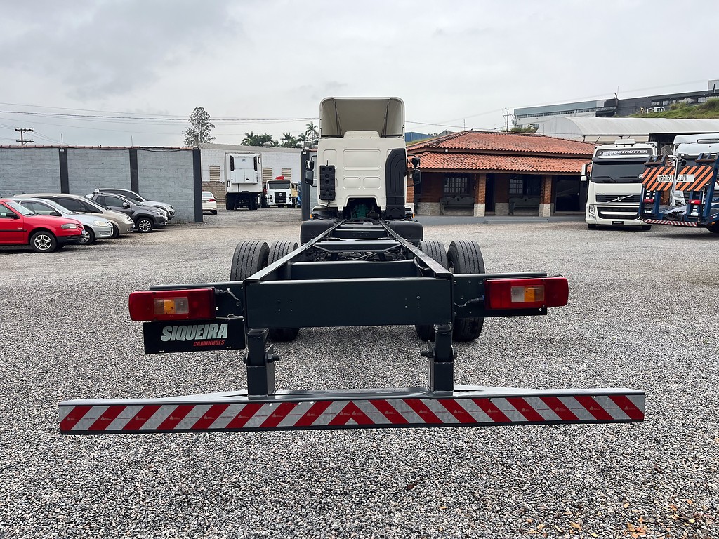Caminhão VOLVO VM 270 Chassis ANO 2016 de Siqueira Caminhões em São Paulo
