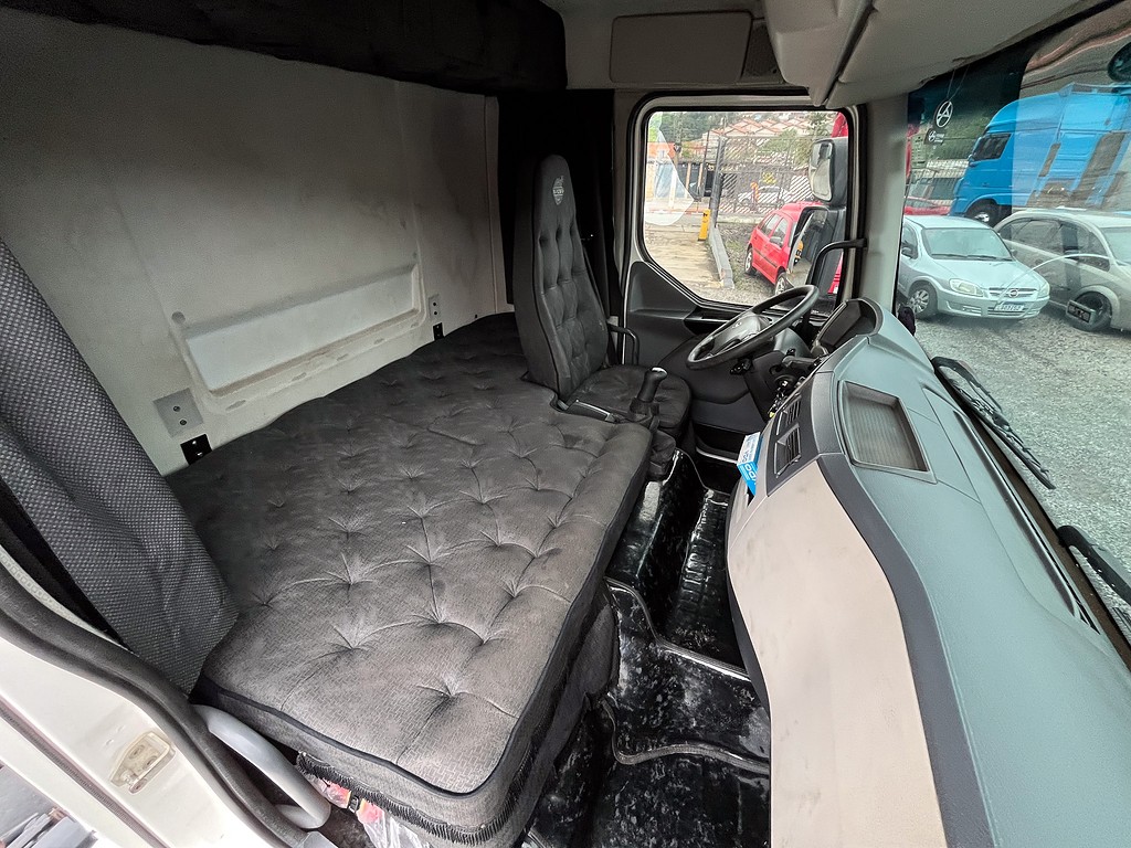 Caminhão VOLVO VM 270 Chassis ANO 2016 de Siqueira Caminhões em São Paulo